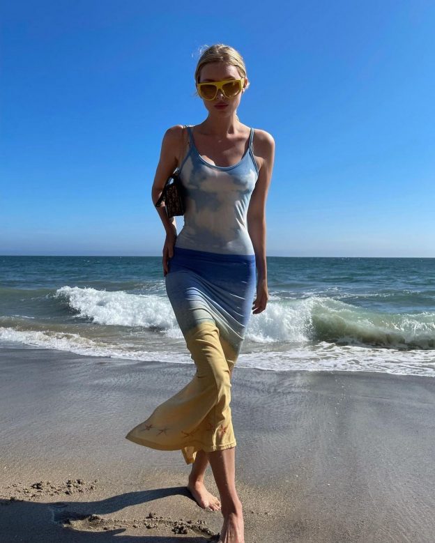 Elsa Hosk Barefoot In Vintage Dress TheFappening.Pro 2 624x779 1