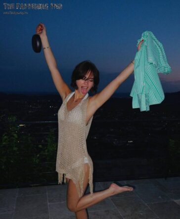 Emilia Jones Feet TheFappening.Pro 3 624x757 1