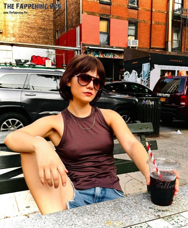 Emilia Jones Pokies TheFappening.Pro 3 624x755 1