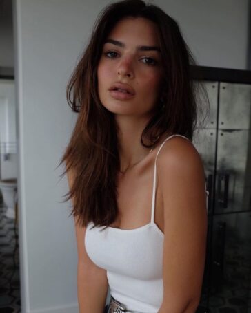 Emily Ratajkowski Inamorata TheFappening.Pro 23 624x780 1