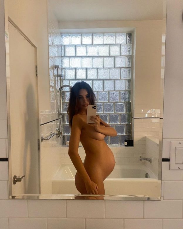 Emily Ratajkowski Nude Pregnant TheFappening.Pro 3 624x780 1