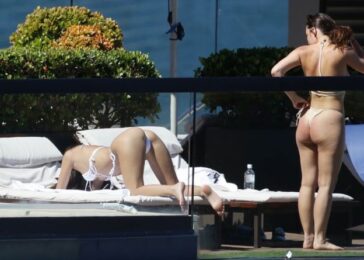 Emily Ratajkowski Sexy White Bikini 10 624x445 1