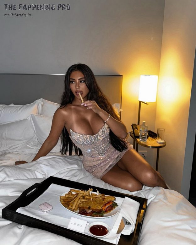 Erika Tsukita Sexy In Bed (5 Photos) 6 Erika Tsukita Sexy TheFappening.Pro 5 624x780 1