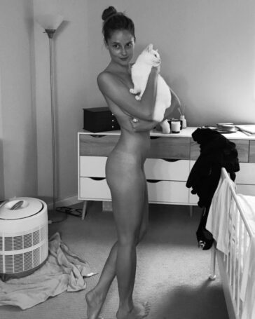 Genevieve Morton 1 Topless TheFappening.pro 624x780 1