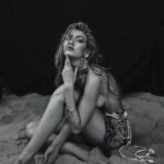 Gigi Hadid Topless Elle USA 8 624x766 1