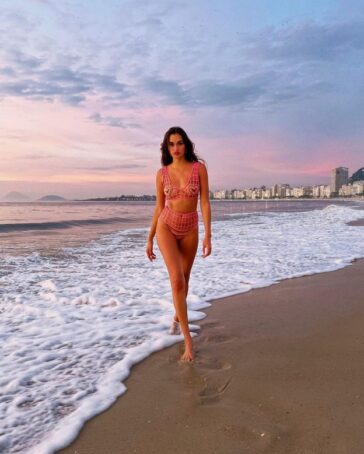 Gizele Oliveira Sexy Christmas TheFappening.Pro 2 624x779 1