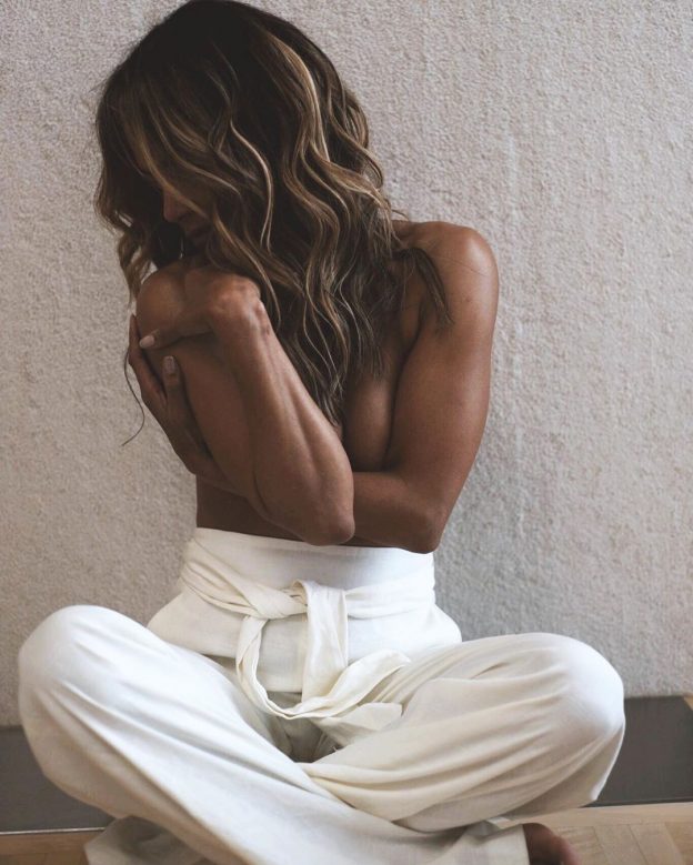 Halle Berry Topless End Of Summer 2020 TheFappening.Pro 3 624x779 1