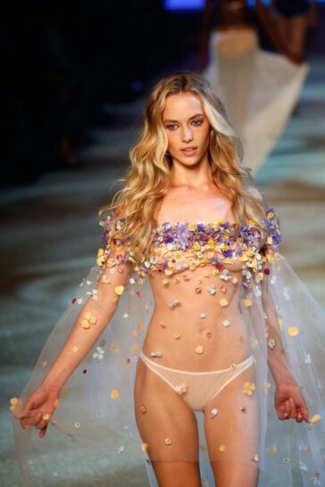 Hannah Ferguson Sexy at Paris Fashion Week (6 Photos) 25 Hannah Ferguson 3 Sexy TheFappening.pro 624x936 1