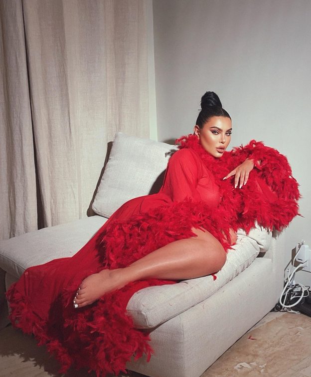 Hrush Achemyan Sexy On Valentines Day TheFappening.Pro 2 624x755 1