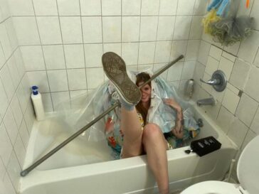 Ireland Baldwin Has Fun On Labor Day (8 Photos) 4 Ireland Baldwin Sexy Labor Day TheFappening.Pro 8 624x468 1