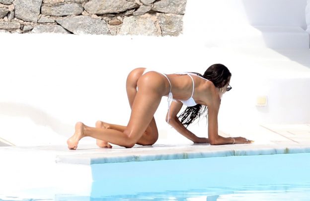 Izabel Goulart Sexy White Bikini TheFappening Pro 74 624x406 1