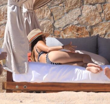 Jamie Chung Sexy Bikini at a beach in Cabo San Lucas (31 Photos) 14 Jamie Chung Sexy Bikini 31 624x592 1
