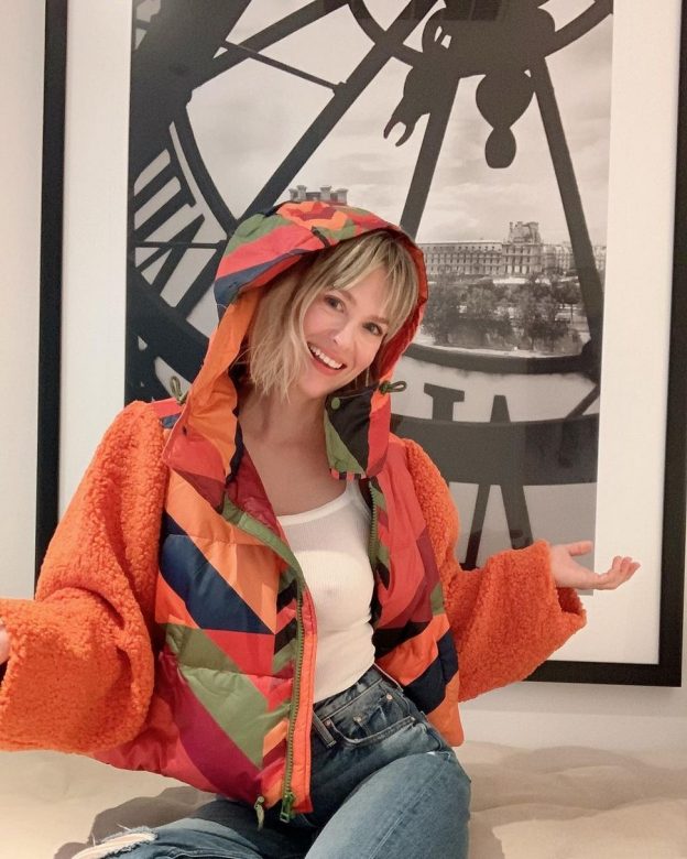 January Jones Braless TheFappening.Pro 4 624x780 1