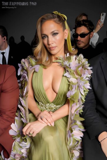 Jennifer Lopez Cleavage TheFappening.Pro 17 624x936 1