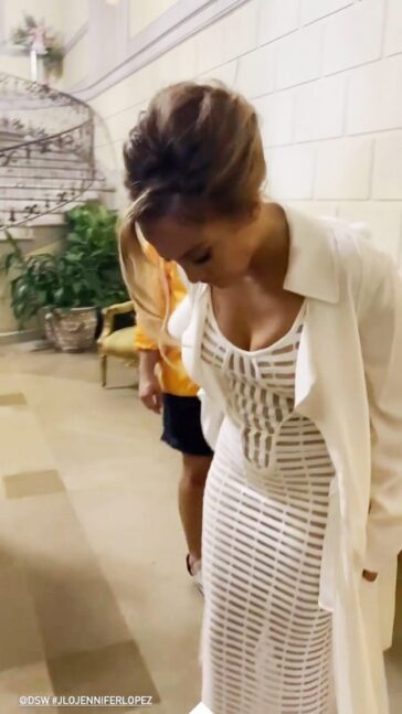 Jennifer Lopez Sexy With No Lingerie In A Sheer White Dress TheFappeningPro 6 624x1109 1