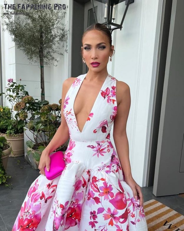 Jennifer Lopez Tits TheFappening.Pro 7 624x780 1