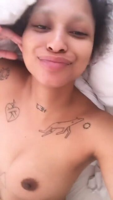 Joy ME28099Batha Topless TheFappening.Pro 6 624x1108 1