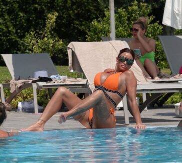Katie Price In A Sexy Bikini Before The Leg Break (20 Photos) 7 Katie Price In A Sexy Bikini The Day Before She Broke Both Her Legs TheFappening.Pro 17 624x561 1