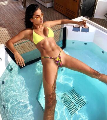 Kelly Gale Sexy Xmas TheFappening.pro 11 624x695 1