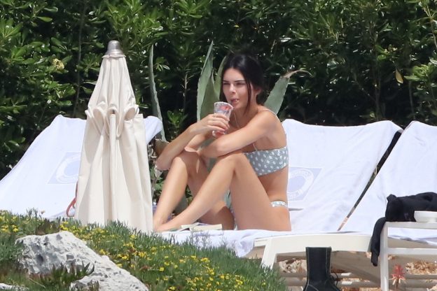 Kendall Jenner Fappening Bikini 42 624x416 1