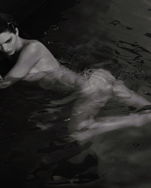 Kendall Jenner Nude In The Pool TheFappeningPro 624x780 1