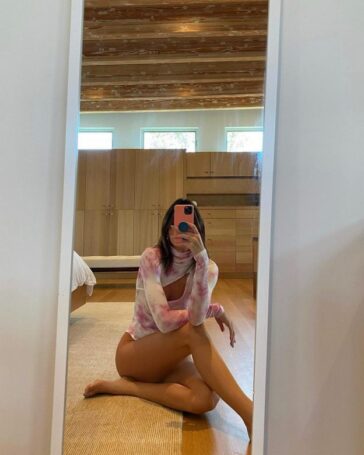 Kendall Jenner Sexy In A Turtleneck Bodysuit With Cut Out TheFappeningPro 624x780 1