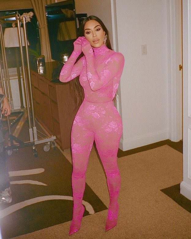 Kim Kardashian Hot Pre Halloween Look TheFappening.Pro 3 624x780 1