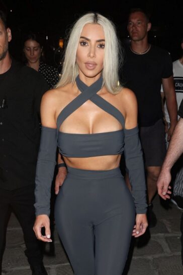Kim Kardashian Wears Leggings At Wedding (11 Photos) 3 Kim Kardashian Leggings TheFappening.Pro 2 624x936 1