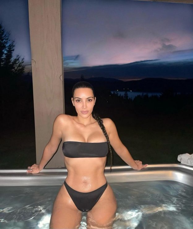 Kim Kardashian Sexy In Black TheFappening.Pro 12 624x738 1