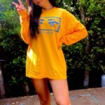 Kira Kosarin Sexy Legs In Yellow T Shirt TheFappeningPro 624x1109 1