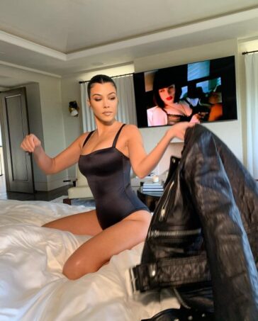 Kourtney Kardashian Sexy Early 2020 TheFappening.pro 25 624x777 1