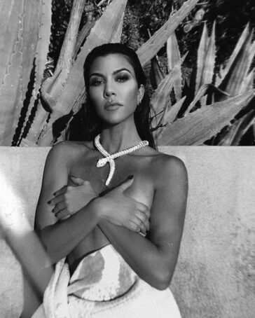 Kourtney Kardashian Topless Snake 624x779 1