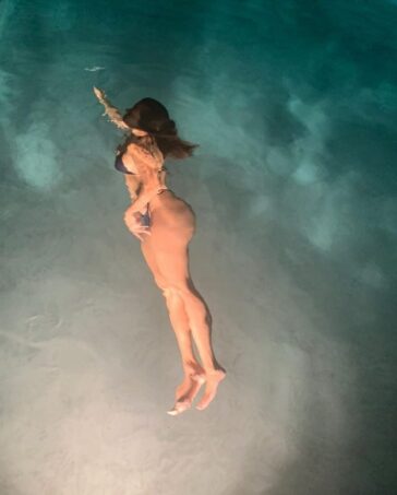Kourtney Kardashians Huge Ass In The Pool TheFappeningPro 4 624x777 1
