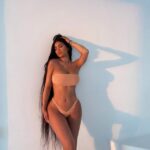 Kylie Jenners Extremely Wide Hips In A Peach Bikini TheFappening.Pro 2 624x780 1