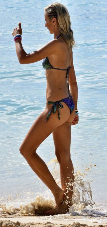 Lady Victoria Hervey Sexy Ass 1 624x1324 1