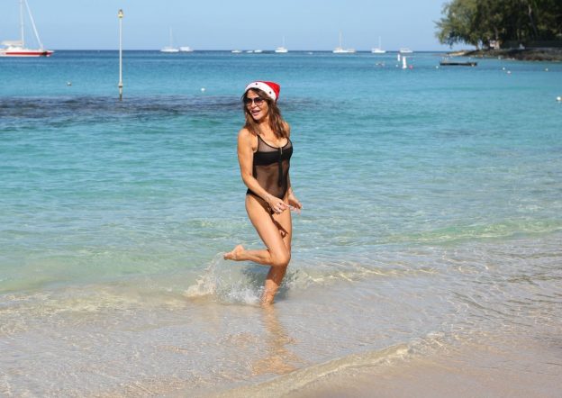 Lizzie Cundy Sexy Christmas 14 624x442 1