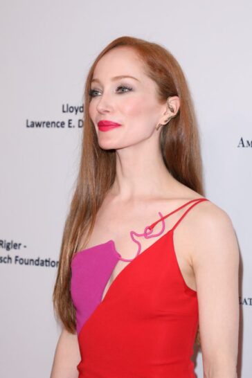 Lotte Verbeek Sexy Redhead 1 624x936 1