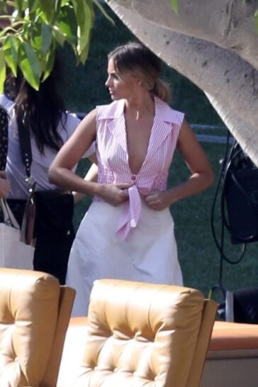Margot Robbie Braless 1 624x936 1