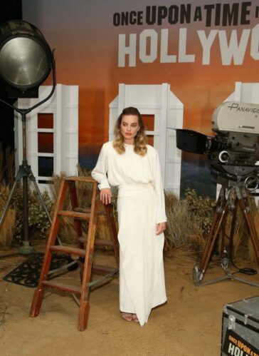 Margot Robbie Fappening Sexy (27 Photos) 23 Margot Robbie Sexy Once Upon a Time 12 624x855 1