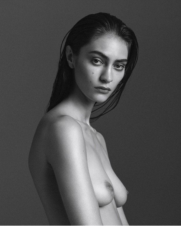 Marine Deleeuw Topless 3 624x777 1