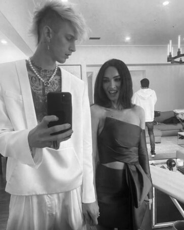 Megan Fox And Machine Gun Kelly At AMA 2020 (6 Photos) 14 Megan Fox And Machine Gun Kelly Sexy TheFappening.Pro 6 624x780 1