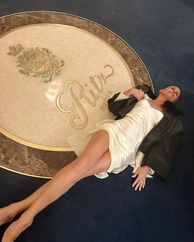 Molly Sims Leggy TheFappening.Pro 2 624x779 1