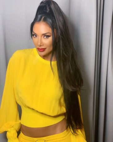Nicole Scherzinger In A Yellow Dress (4 Photos) 8 Nicole Scherzinger In A Yellow Dress TheFappeningPro 3 624x780 1