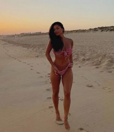Nicole Scherzinger Said Goodbye To Summer In Sexy Bikini 624x725 1