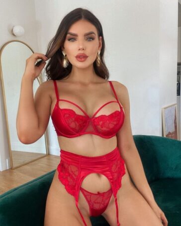 Nicole Thorne Red Lingerie And Red Dress At Christmas TheFappening.Pro 4 624x780 1