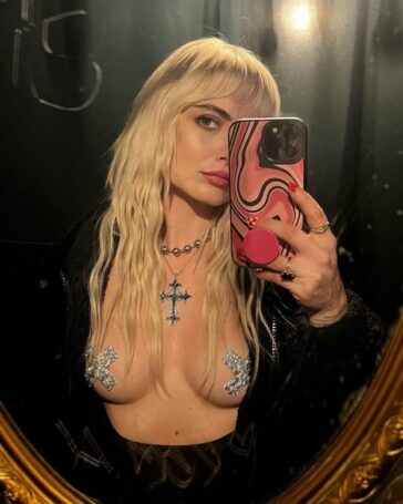 Nikia Lee Topless TheFappening.Pro 624x780 1