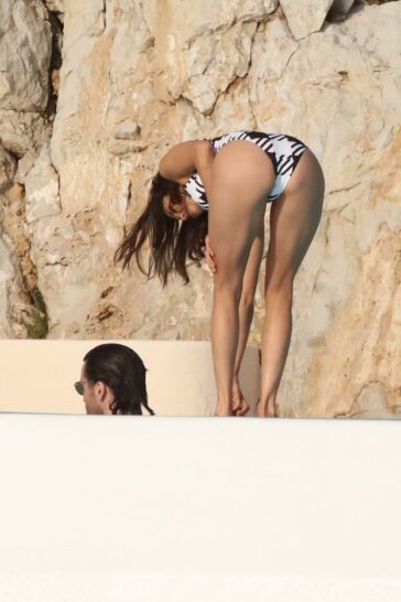 Nina Dobrev Kissing Grant Mellon 34 624x936 1