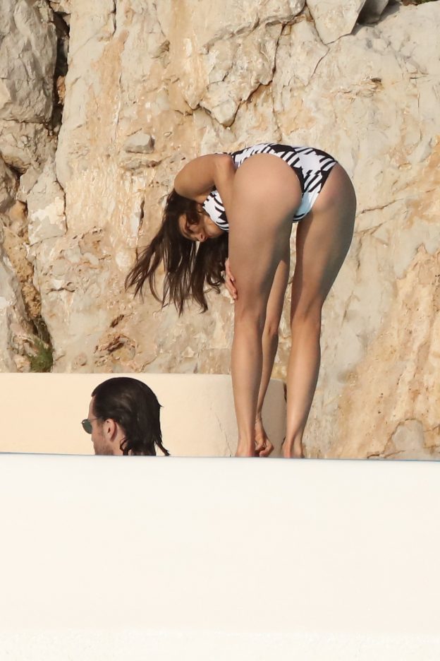 Nina Dobrev Kissing Grant Mellon 34 624x936 1