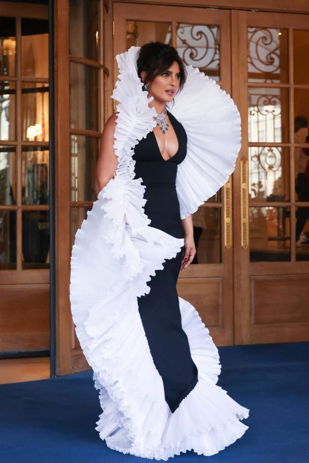 Priyanka Chopra Deep Cleavage TheFappening.Pro 12 624x935 1