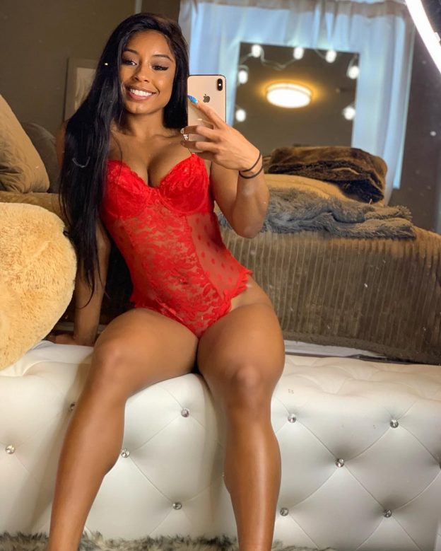 Qimmah Russo Sexy Valentines Day Lingerie 624x779 1